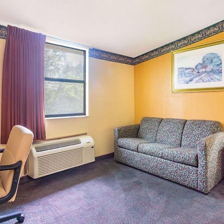 Howard Johnson By Wyndham Lake City Extérieur photo