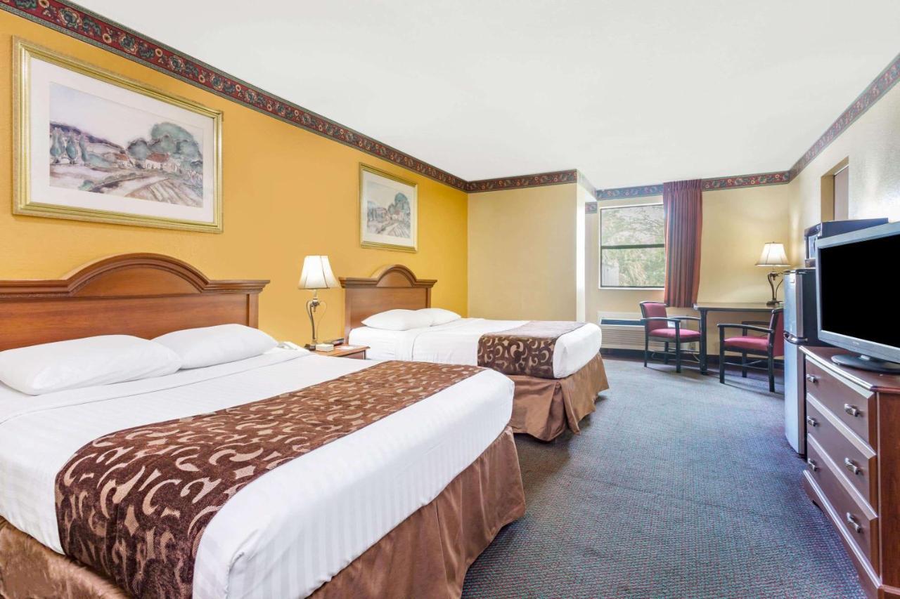 Howard Johnson By Wyndham Lake City Extérieur photo