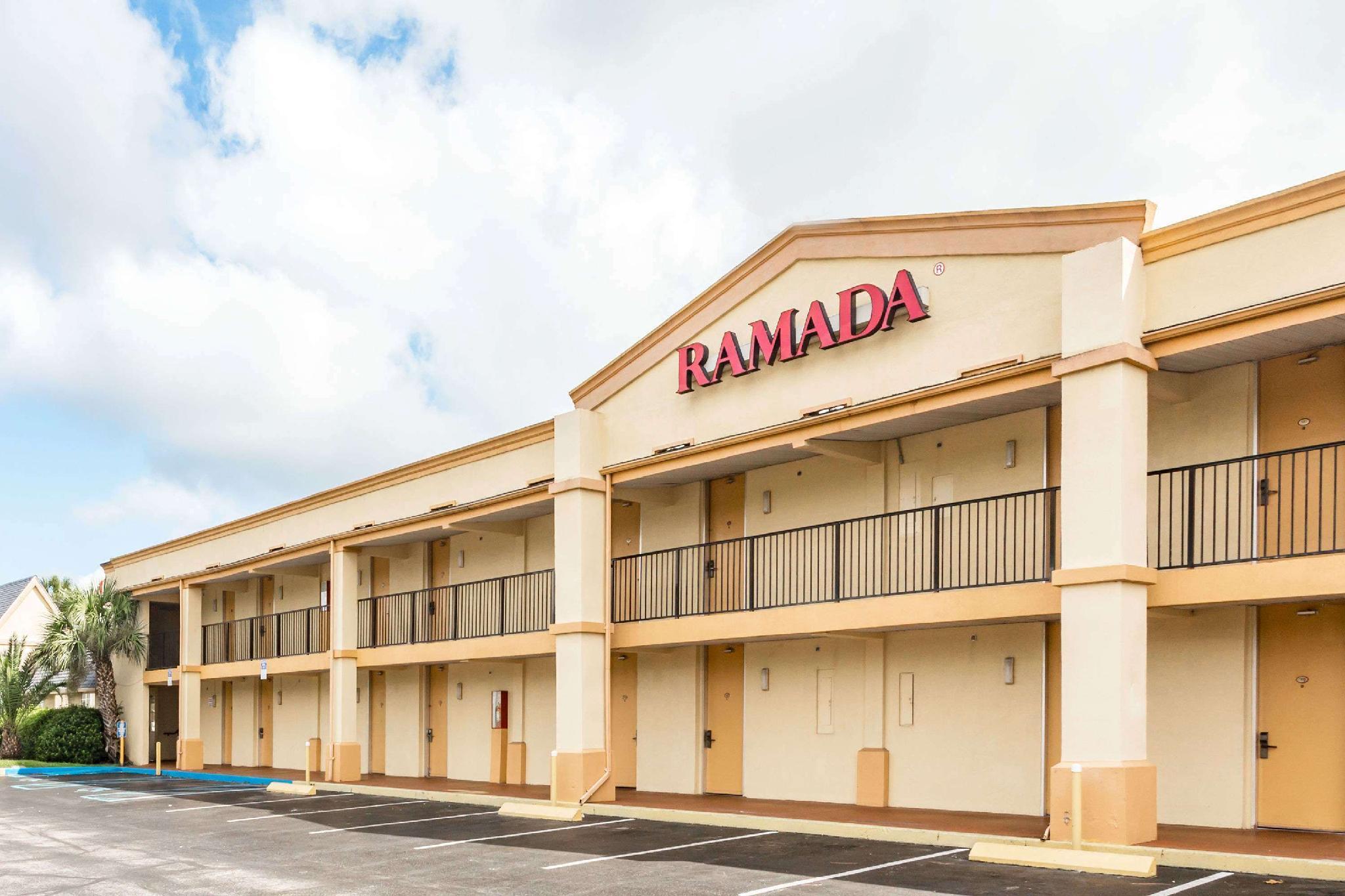 Howard Johnson By Wyndham Lake City Extérieur photo