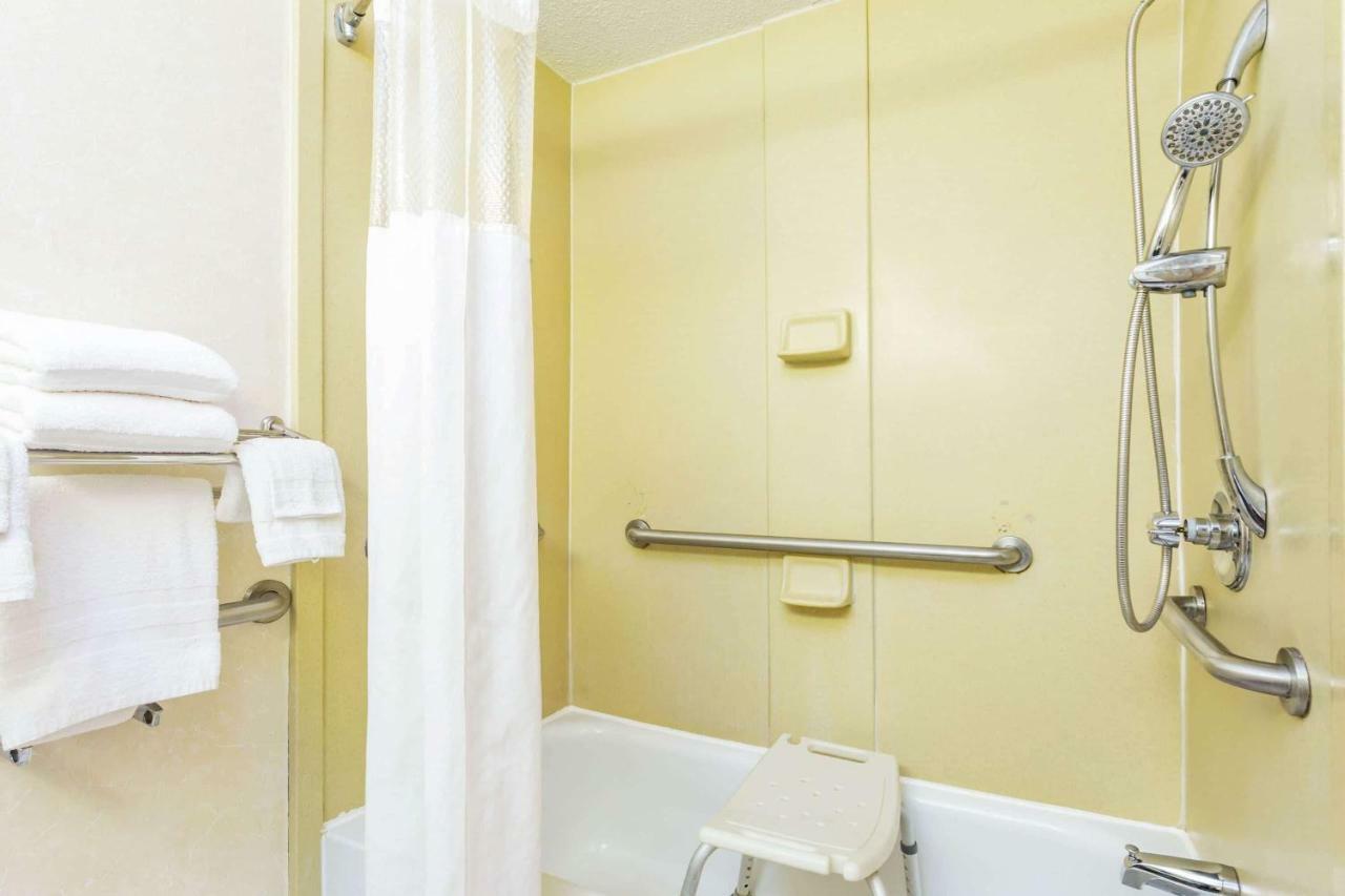 Howard Johnson By Wyndham Lake City Extérieur photo