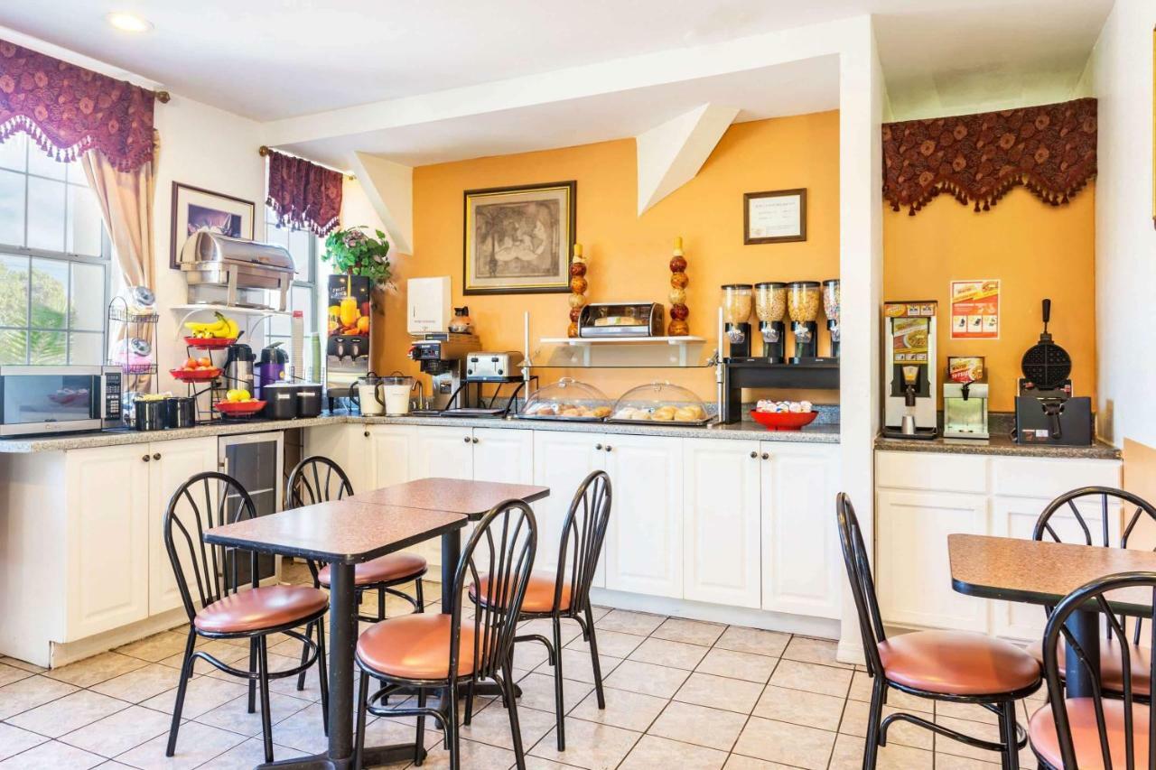 Howard Johnson By Wyndham Lake City Extérieur photo